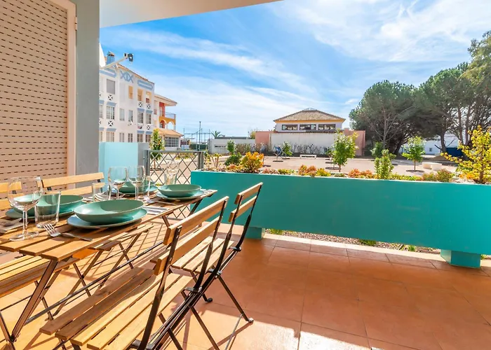 Sunny Golden 1bdr W & Pool Access Included *