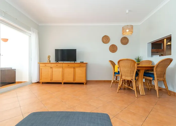 Sunny Golden 1bdr W & Pool Access Included