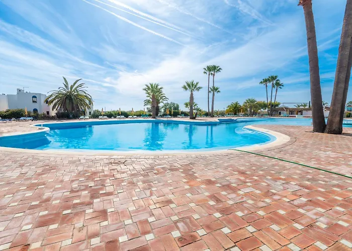 Sunny Golden 1bdr W & Pool Access Included