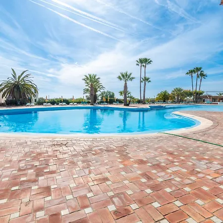 Sunny Golden 1bdr W & Pool Access Included