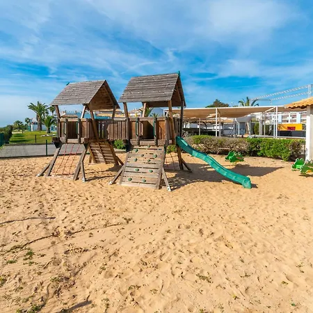 Apartment Sunny Golden 1bdr W & Pool Access Included