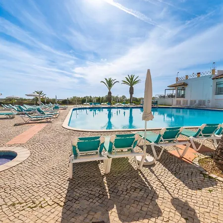 Apartment Sunny Golden 1bdr W & Pool Access Included